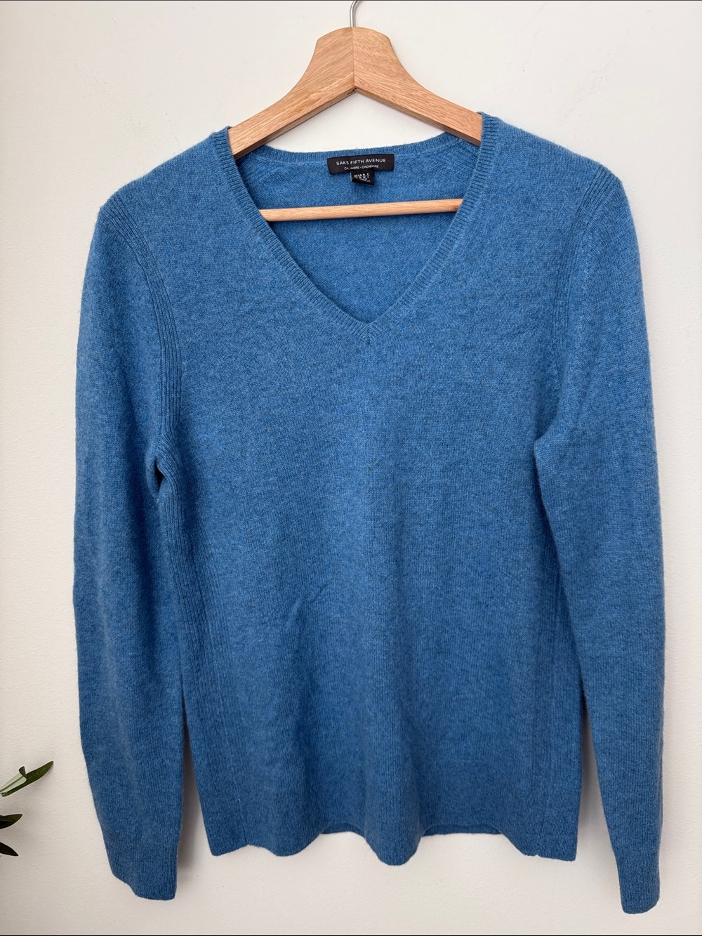 Saks Fifth Avenue Blue Cashmere V-Neck Sweater Size M